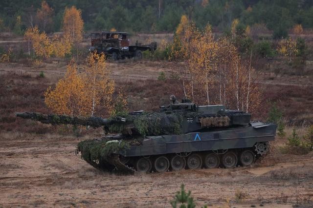 Ukraine nhan du mot tieu doan xe tang chu luc Leopard 2
