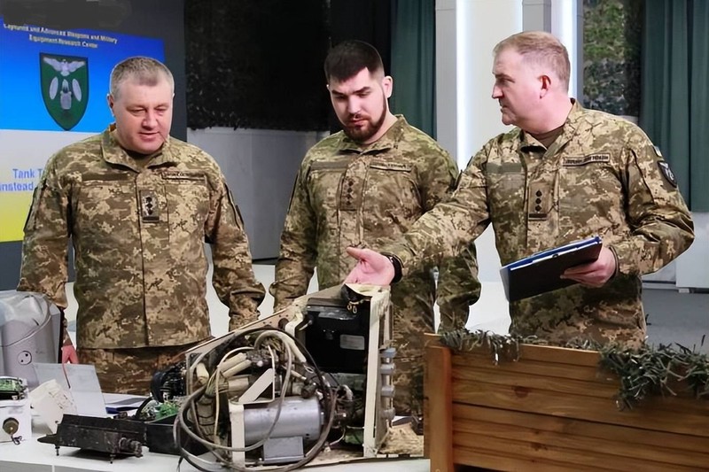 Ukraine tim thay bi mat gi sau khi “mo” xe tang T-90M-Hinh-4