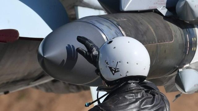 Ukraine dung bom JDAM-ER, Nga tung may bay danh chan quyet liet-Hinh-15