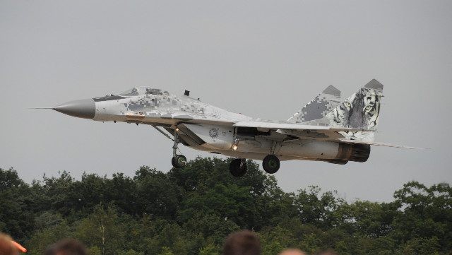 Soc: MiG-29 Slovakia vien tro cho Ukraine do ky su Nga dai tu