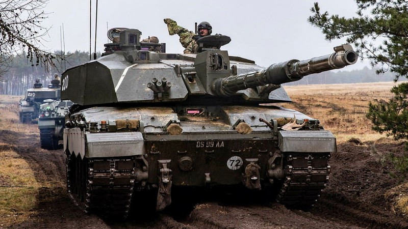 Chien truong Ukraine: Xe tang Challenger-2 se som doi dau T-90?-Hinh-15