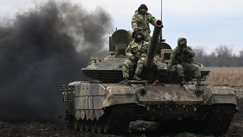 Chien truong Ukraine: Xe tang Challenger-2 se som doi dau T-90?-Hinh-4