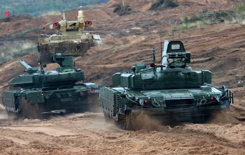 Chien truong Ukraine: Xe tang Challenger-2 se som doi dau T-90?-Hinh-6