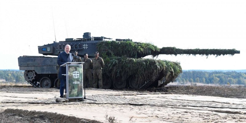 Ukraine deo cho Leopard-2 mot dong “gach” de chong dan xuyen giap-Hinh-3