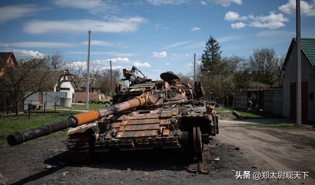 Xe tang T-72M1 dau tien bi pha huy tren chien truong Ukraine-Hinh-5