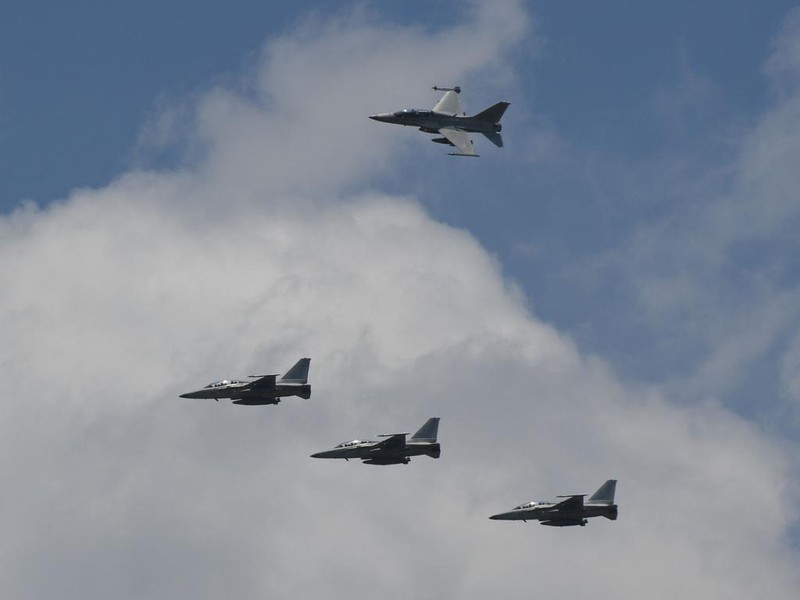 Ngoai truong Lavrov: Phuong Tay dang “dua voi lua” khi cap F-16 cho Ukraine-Hinh-2
