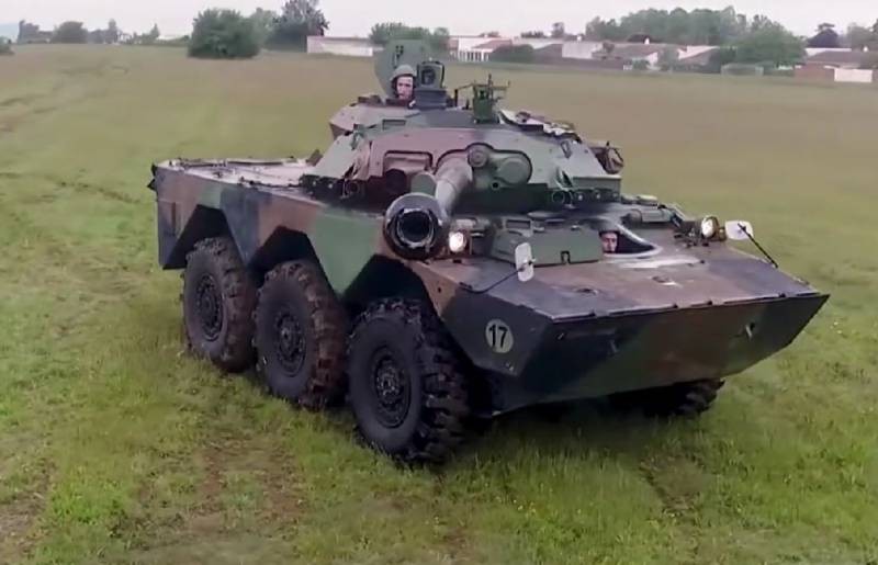 Quan Nga thu giu 2 xe tang banh lop AMX-10RC cua con nguyen ven