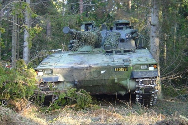 Ukraine trang bi xe chien dau bo binh CV90 voi hoa luc rat manh-Hinh-10