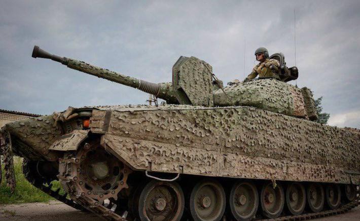 Ukraine trang bi xe chien dau bo binh CV90 voi hoa luc rat manh-Hinh-4
