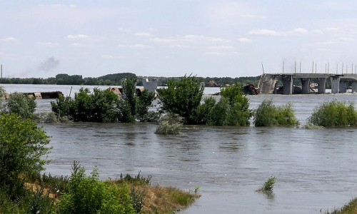 Nga “don sach” dau cau do bo cua Ukraine o ta ngan song Dnieper-Hinh-11