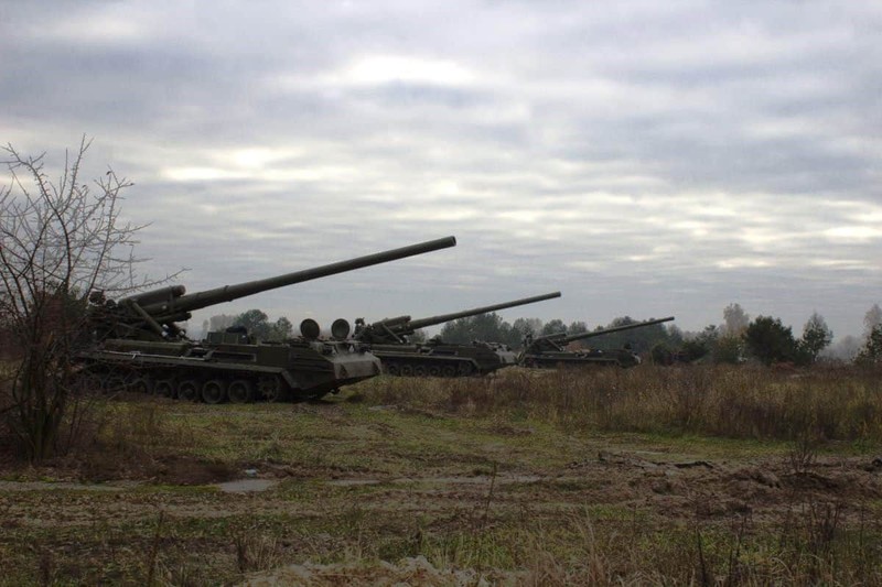 “Sieu phao” 203mm cua Ukraine no tung khi vua khai hoa-Hinh-17