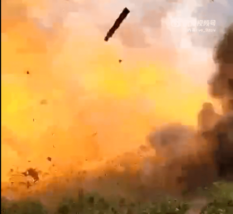 “Sieu phao” 203mm cua Ukraine no tung khi vua khai hoa-Hinh-2