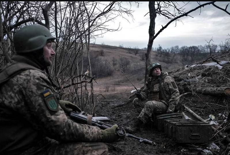 Diem nong tai Bakhmut: Ukraine tung 7 lu doan, Nga tang quan tiep vien-Hinh-11