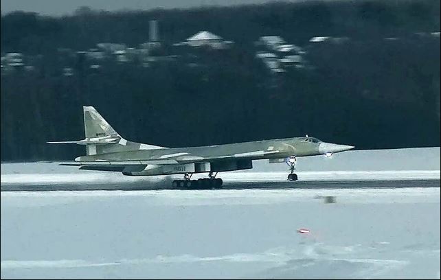 Oanh tac co Tu-160 trang bi ten lua moi, Ukraine co cach nao doi pho?-Hinh-17