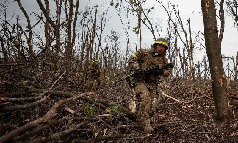 Tran Bakhmut: Ukraine phan cong, biet kich mac ket trong hoa luc Nga-Hinh-9