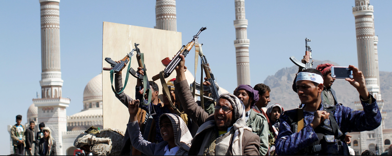 Choang voi gian vu khi duyet binh cua dan quan Houthi o Yemen-Hinh-8