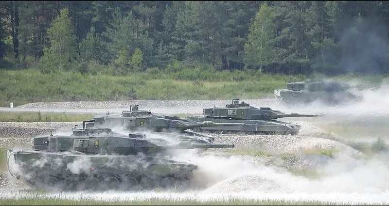 Xe tang Strv 122 vua bi pha huy tai Ukraine manh toi dau?-Hinh-12