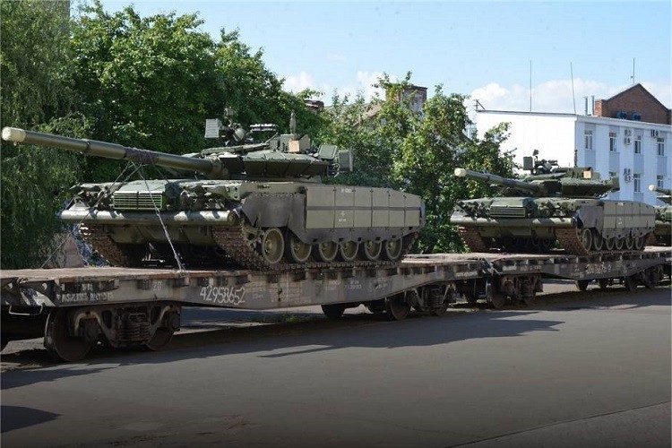 Xe tang T-80BVM “san xuat loat” cua Nga tham chien tai Ukraine-Hinh-16