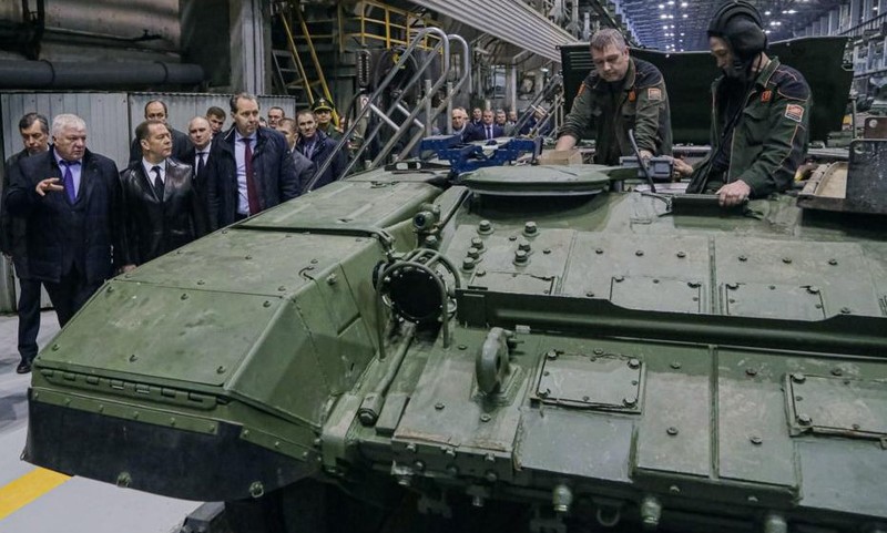 Loi the ap dao, xe tang T-80BVM Nga o at tien ve Kupyansk-Hinh-11