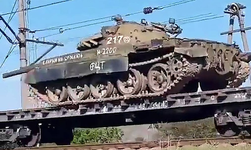 Loi the ap dao, xe tang T-80BVM Nga o at tien ve Kupyansk-Hinh-5