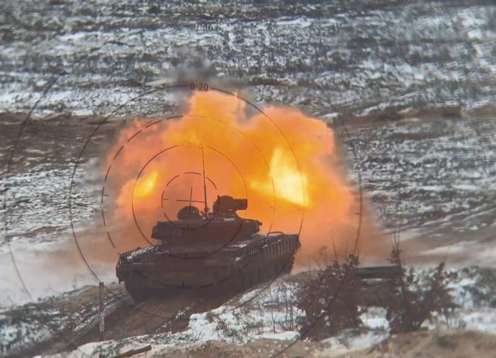 Xe tang Leopard 2 tiep tuc bi thoi tung o Ukraine-Hinh-4