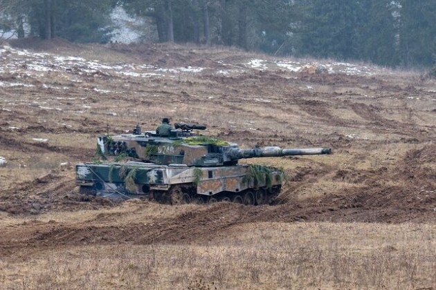 Xe tang Leopard-2 tro thanh “muc tieu quen thuoc” cua quan Nga-Hinh-11