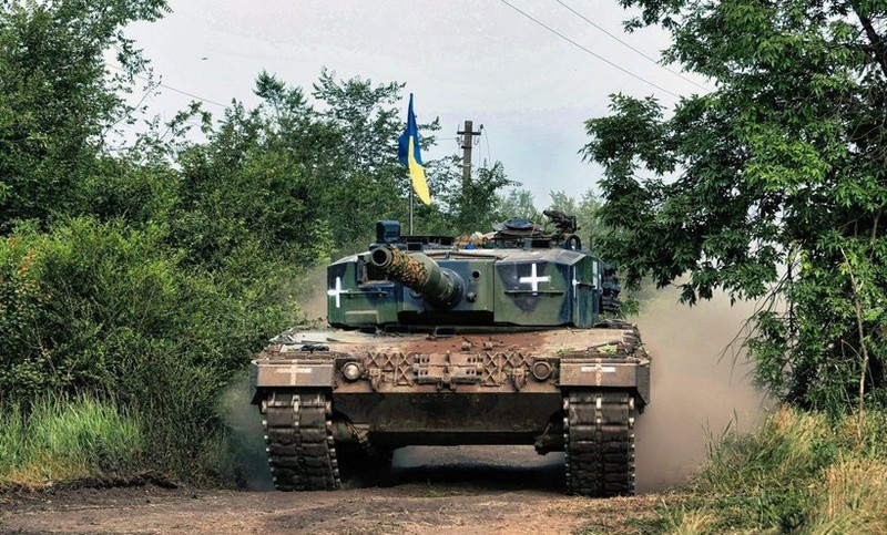 Xe tang Leopard-2 tro thanh “muc tieu quen thuoc” cua quan Nga-Hinh-6