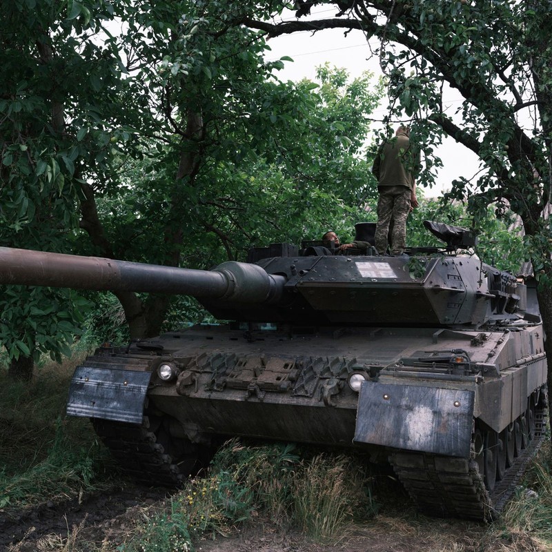 Xe tang Leopard-2 tro thanh “muc tieu quen thuoc” cua quan Nga-Hinh-9