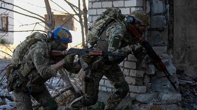 Avdiivka bi tan cong tu ben suon, Ukraine tang cuong vien quan-Hinh-16