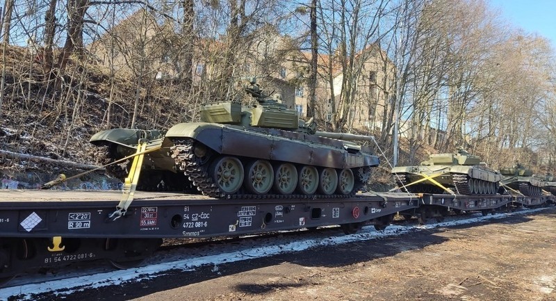 Chien truong Ukraine qua khac nghiet, xe tang Leopard 1A5 bi ha guc-Hinh-2