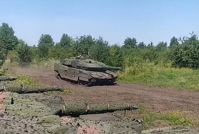 Chien truong Ukraine qua khac nghiet, xe tang Leopard 1A5 bi ha guc-Hinh-9