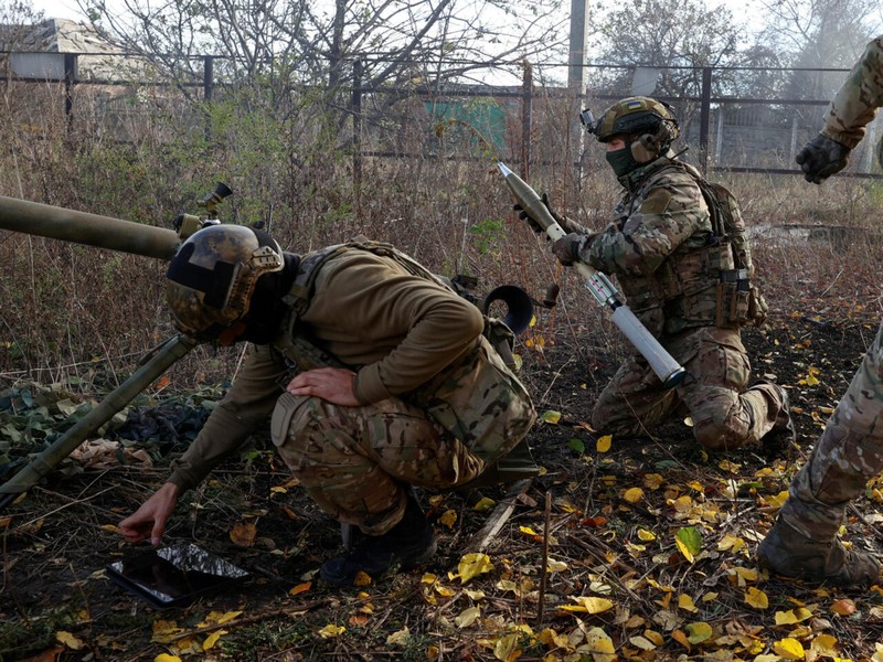 Quan Nga xiet vong vay, Avdiivka nguy kich, 8 lu doan Ukraine tang vien-Hinh-2