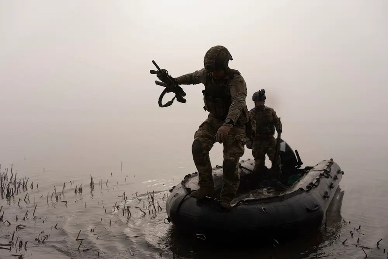 Phuong Tay cho rang Ukraine do bo kieu tu sat, Nga khong nghi vay-Hinh-19