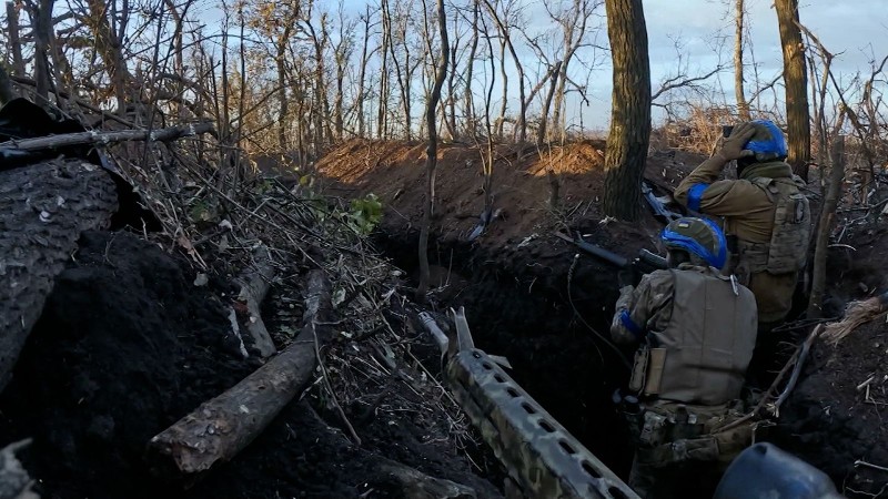 Thoi tiet khac nghiet, quan Nga va Ukraine chien dau trong bun lay-Hinh-7