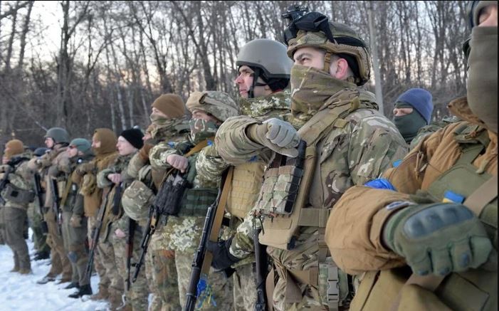Ukraine rut voi khoi Avdiivka, quan Nga thu nhieu vu khi My-Hinh-9