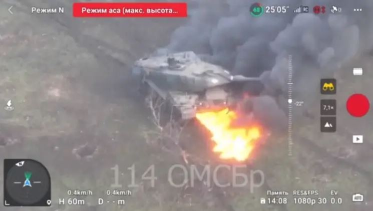 Truyen hinh Duc: Quan Nga “vo” duoc xe tang Leopard 2 hoan chinh-Hinh-14