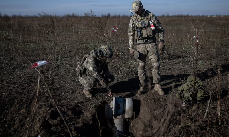 Nga dung chien thuat “lam co” bang bom chum o Ukraine-Hinh-13