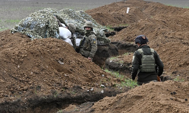 Nga dung chien thuat “lam co” bang bom chum o Ukraine-Hinh-14