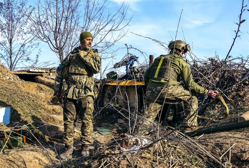 Nga dung chien thuat “lam co” bang bom chum o Ukraine-Hinh-3