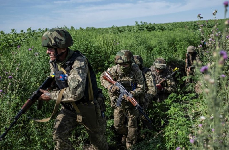 Nga dung chien thuat “lam co” bang bom chum o Ukraine-Hinh-9