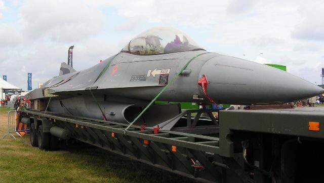 Ukraine coi F-16 nhu “thuoc than”, phuong Tay van “be tac vien tro“-Hinh-12
