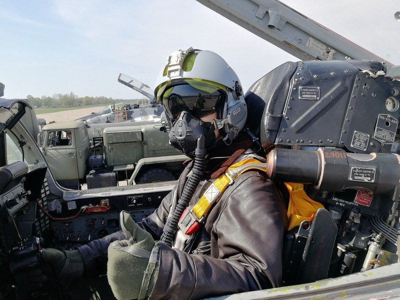 Ukraine coi F-16 nhu “thuoc than”, phuong Tay van “be tac vien tro“-Hinh-7