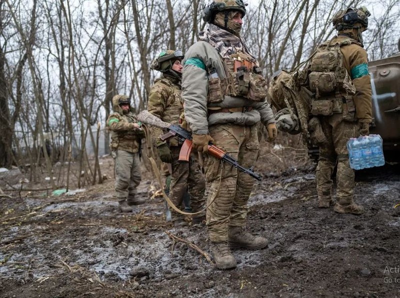 Nga dung bom de pha chien thuat “chong tieu hao” cua Ukraine-Hinh-2