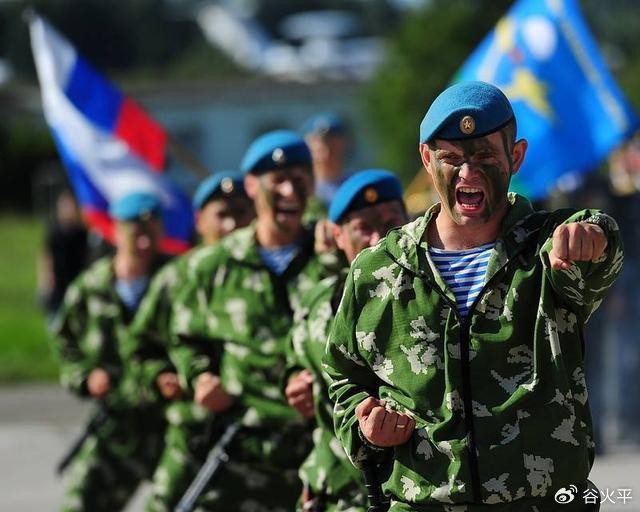 Tai sao linh du tinh nhue cua Nga “mat hut” tren chien truong Ukraine?