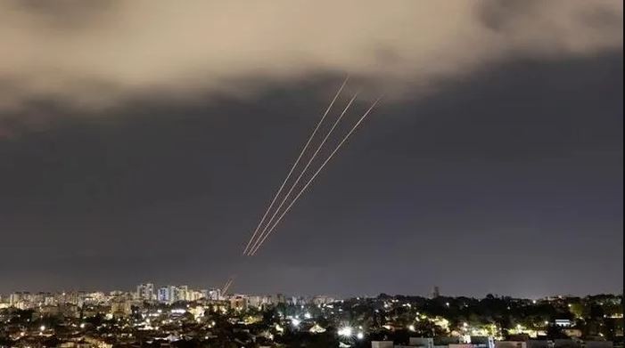 Iran va dong minh tong tien cong bang ten lua va UAV vao Israel