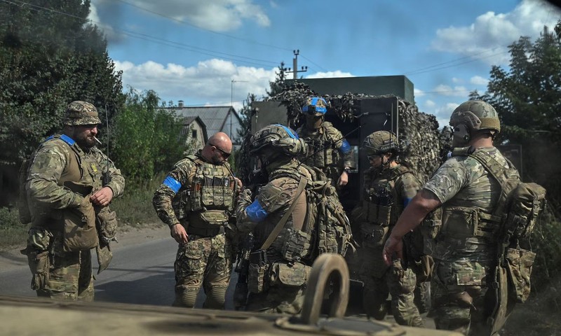 Quan Ukraine vut bo cong su, rut lui o at o phia tay Avdiivka-Hinh-19