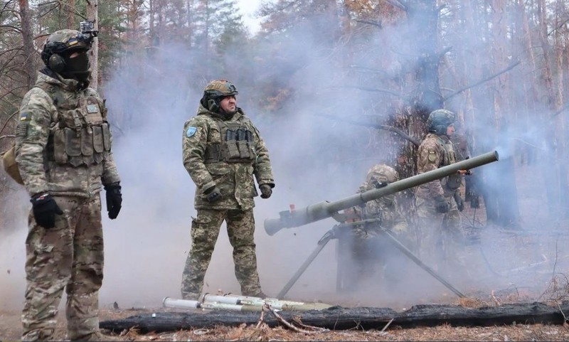 Mac ket trong vong vay, Lu doan tinh nhue Ukraine bi bom Nga truy sat-Hinh-3