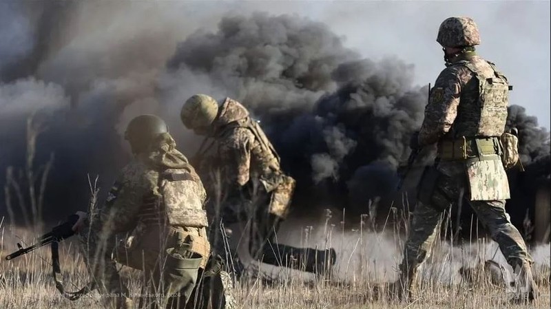 Quan chu luc Ukraine tiep vien cho Kharkov, Nga su dung phao nhiet ap-Hinh-17