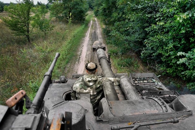 Quan chu luc Ukraine tiep vien cho Kharkov, Nga su dung phao nhiet ap-Hinh-4