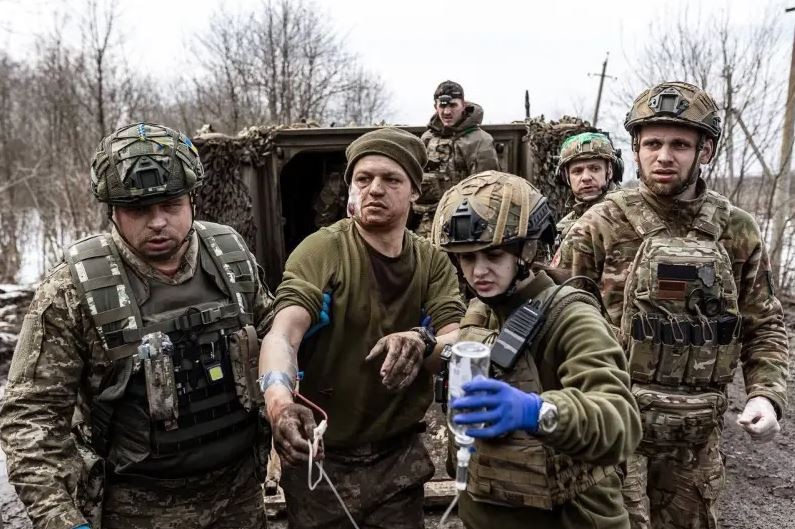 Ukraine so tan dan khoi Volchansk, nhieu vu khi bi pha huy-Hinh-12
